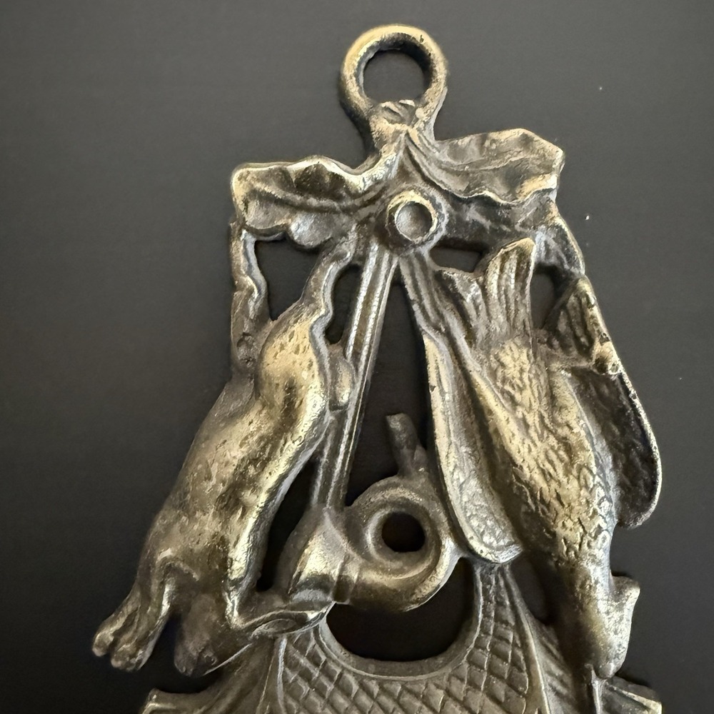 Vintage Cast Metal Match Safe Wall Pocket Old English Hunting Decor Game Bag - Picture 7 of 9